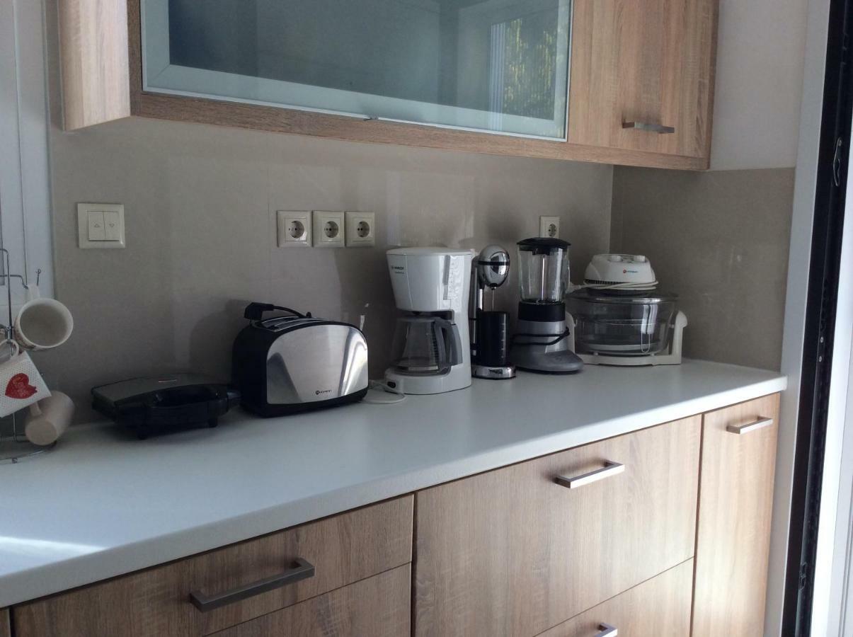 Sofia'S Seaview Villa Near Airport And Beach アルテミダ エクステリア 写真