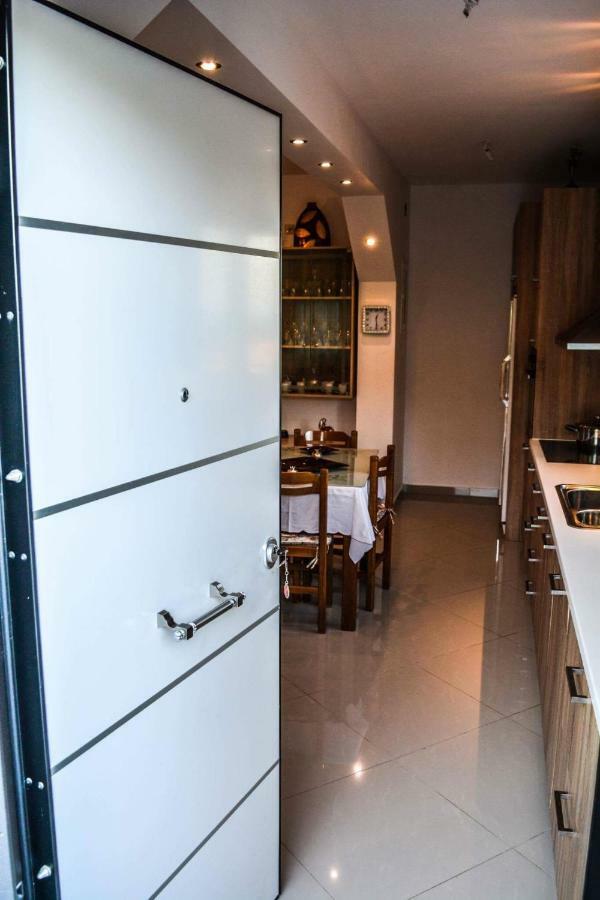 Sofia'S Seaview Villa Near Airport And Beach アルテミダ エクステリア 写真